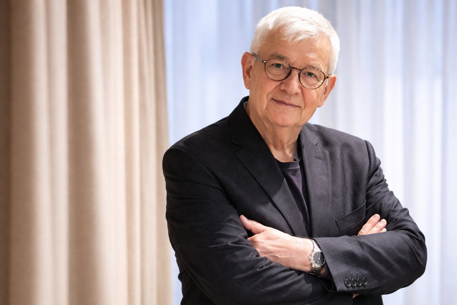 Wie reich ist Joschka Fischer? Vermögen, Einkommen und Lebensstil erklärt